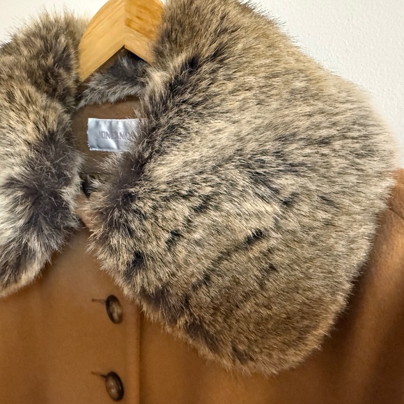 Jones New York Camel Wool Angora Coat w Removable Faux Fur Collar – Canada Made - Picture 14 of 14